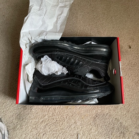 Sneakers - Picture 1 of 8